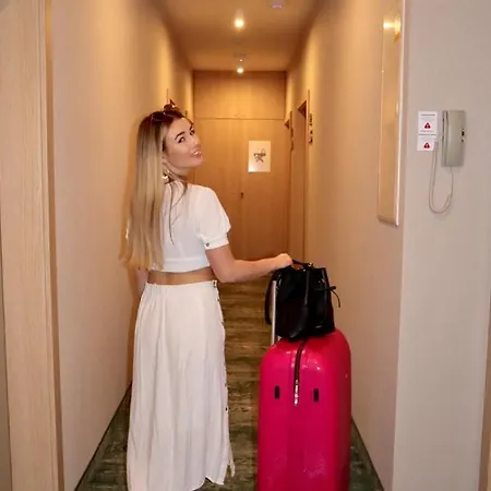 Hi Airport ホテル 2*
